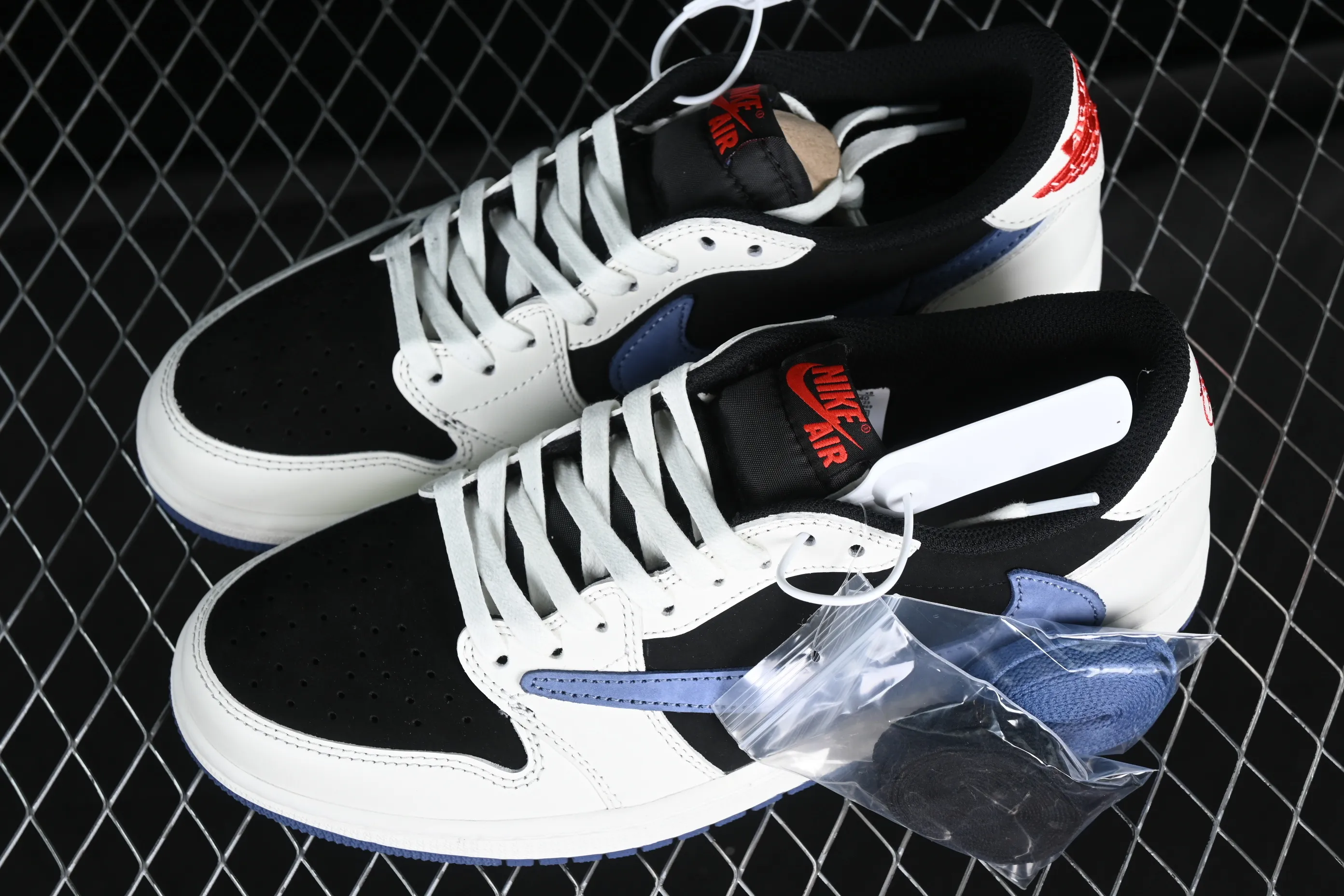 All Categories Air Jordan Jordan series basketball shoes Air Jordan 1 Low L version Travis Scott x Air Jordan 1 Low OG AJ1 Joe 1 overhead low-top basketball shoes DM7866-040